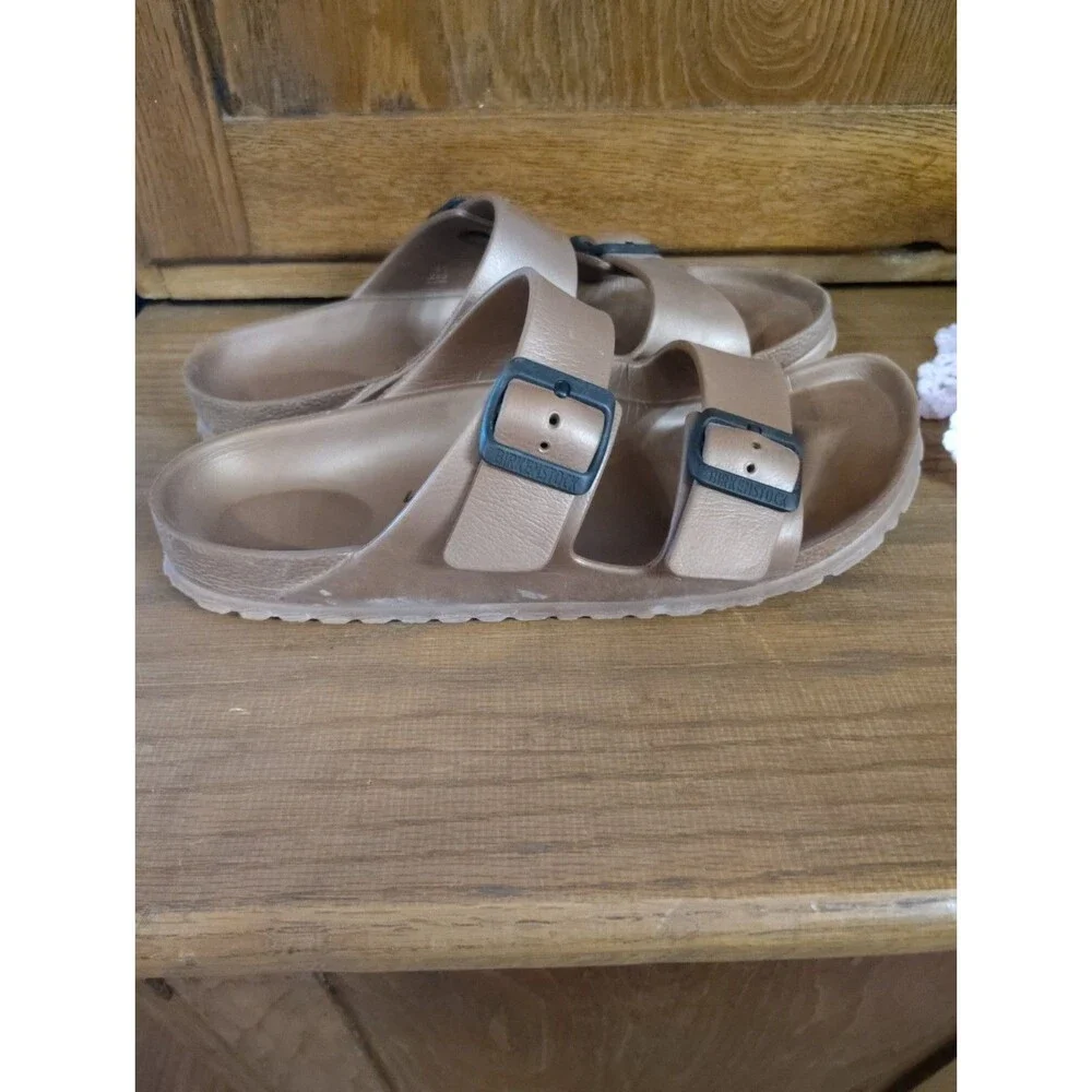 Women’s Arizona Birkenstocks Gold Size 41 Women's 8 Mens 10 Slides Pool Beach